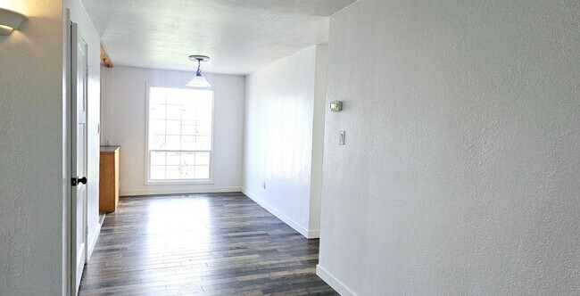 Building Photo - Mullen St. 3 bed/1bath North End with loft