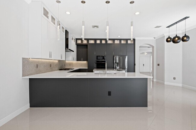 Building Photo - 9980 Edgewater Ct