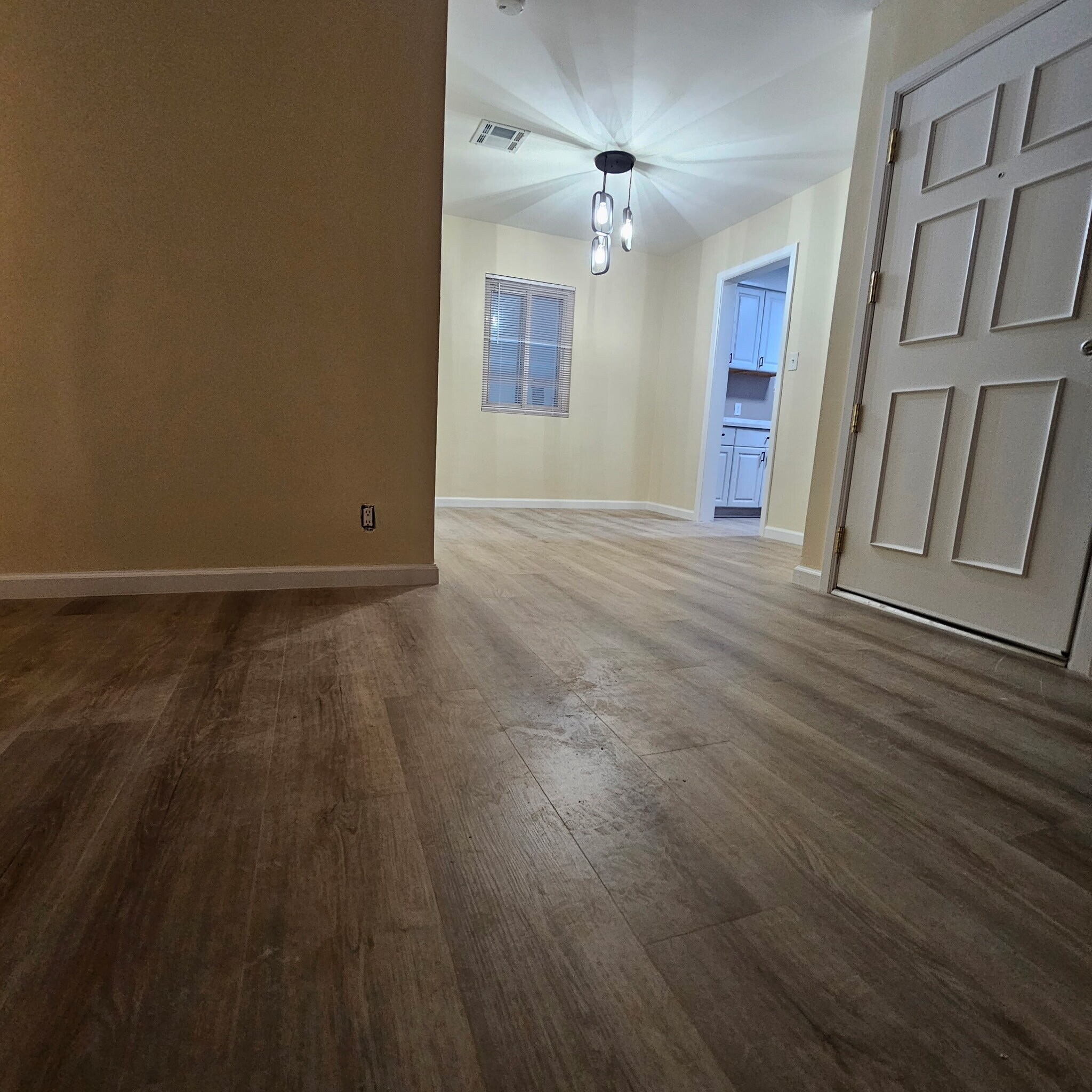 Building Photo - 2132 W 104th St