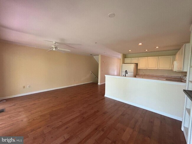 Building Photo - 113 NE Isles Dr