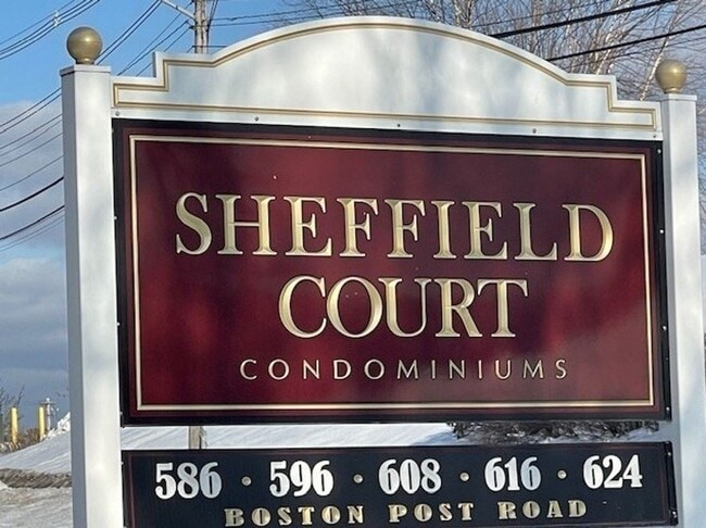 Building Photo - Fresh 1 Bedroom Corner Condo with 2 Off Street Parking Spaces