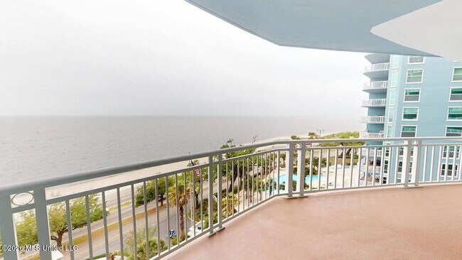 Building Photo - 2230 Beach Dr