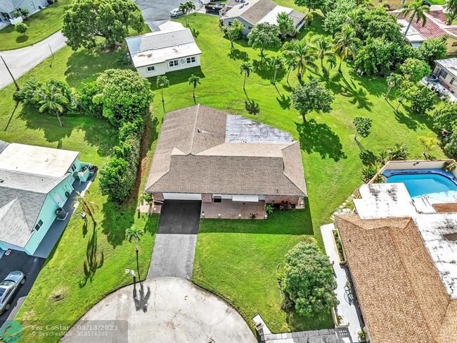 Building Photo - 7102 NW 93rd Ave