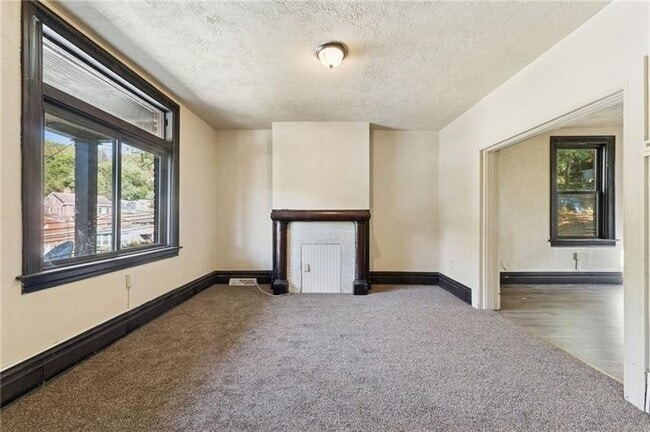 Building Photo - 1250 Blackadore Ave