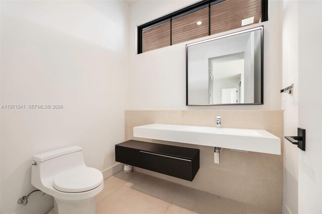 Building Photo - 885 NE 76th St