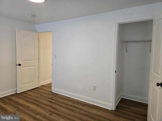 Building Photo - 735 S Kent St