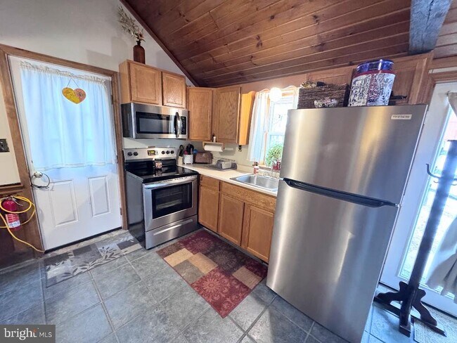 Building Photo - 2209 Shartlesville Rd