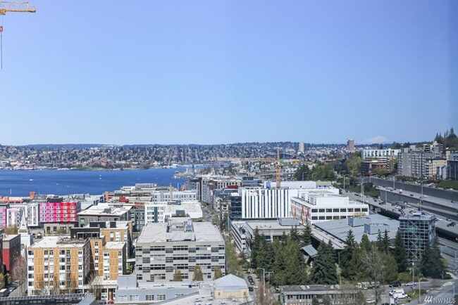 Building Photo - Spacious NW-Facing 1 Bed + Den, 1 Bath Luxury High-Rise Condo in Seattle's Denny Triangle – Nexus