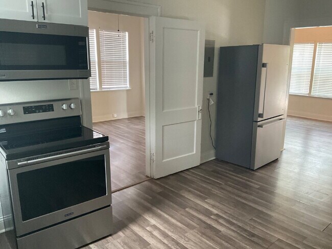 Building Photo - 1 Bedroom Close to SAC/Alamo Heights