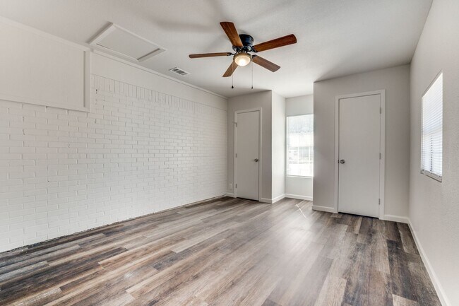 Building Photo - 1302 Margie St