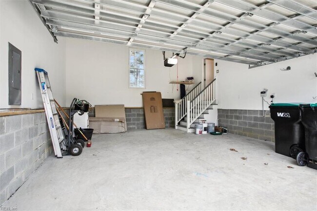 Building Photo - 3009 Ridge Dr