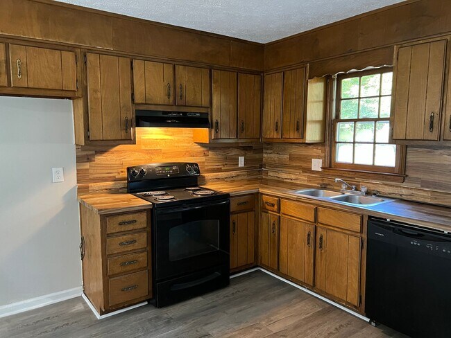 Building Photo - 8152/8156 Misty Lane