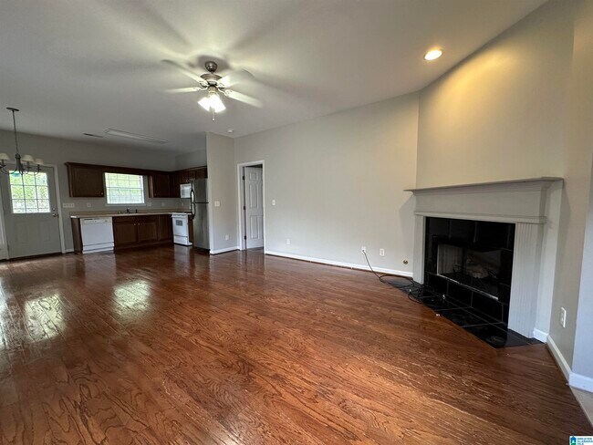 Building Photo - 1103 Castlemaine Dr