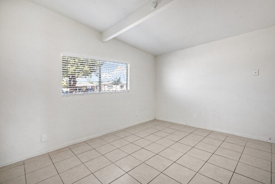Building Photo - 221 Milinane Dr
