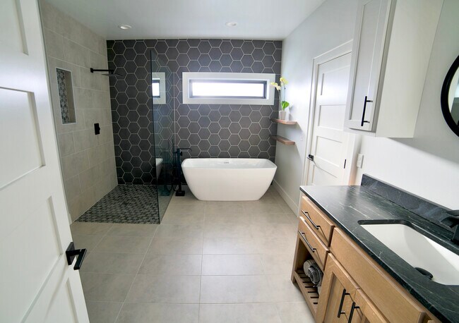 Building Photo - 1830 22nd St S