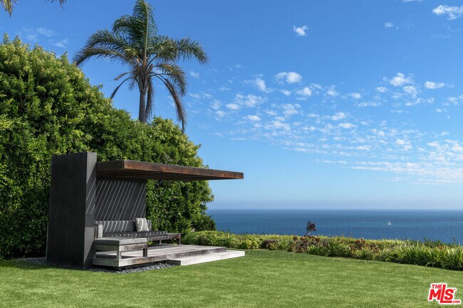 Building Photo - 29020 Cliffside Dr