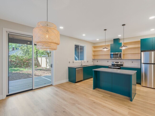 Building Photo - 3bed/2.5 Bath Duplex Unit New Construction...