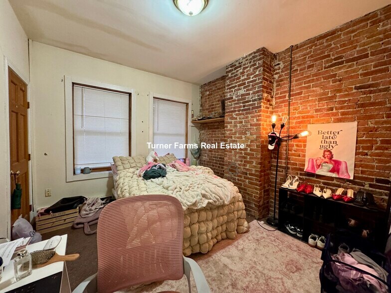 Building Photo - 71 Pontiac St