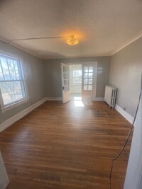 Building Photo - 609 Wellington Ct