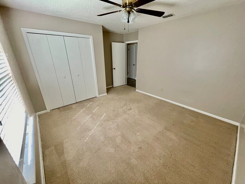 Building Photo - 10439 Inverness Dr