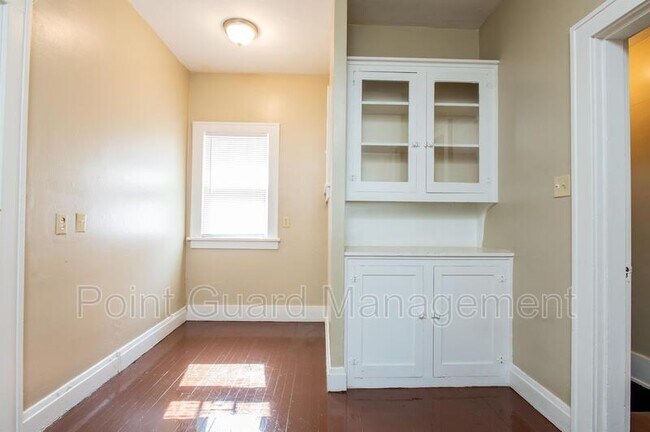 Building Photo - 2834 E Elm St