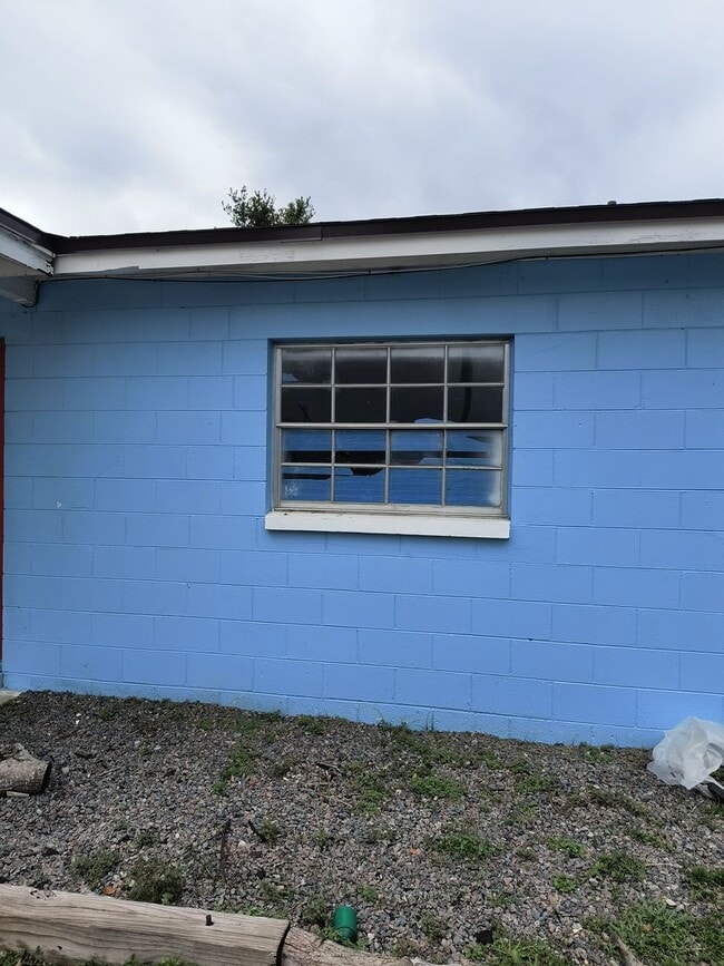 Building Photo - 2-Bedroom Home for Rent in Downtown Winter...