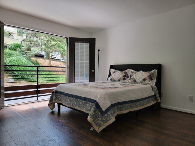 Building Photo - 1445 Monroe Dr NE