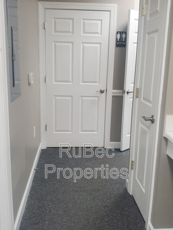 Building Photo - 1931 J N Pease Pl