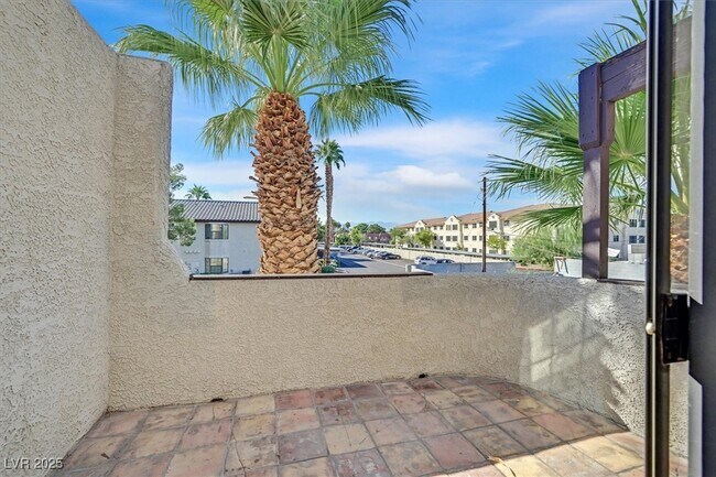 Building Photo - 5064 Jeffreys St
