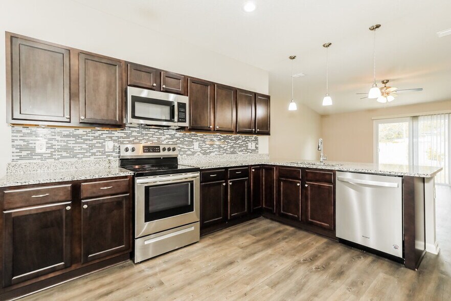 Building Photo - 6968 Loris Ln