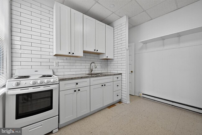 Building Photo - 1438 S 13th St