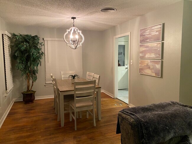 Building Photo - 1924 S Wiley Ave