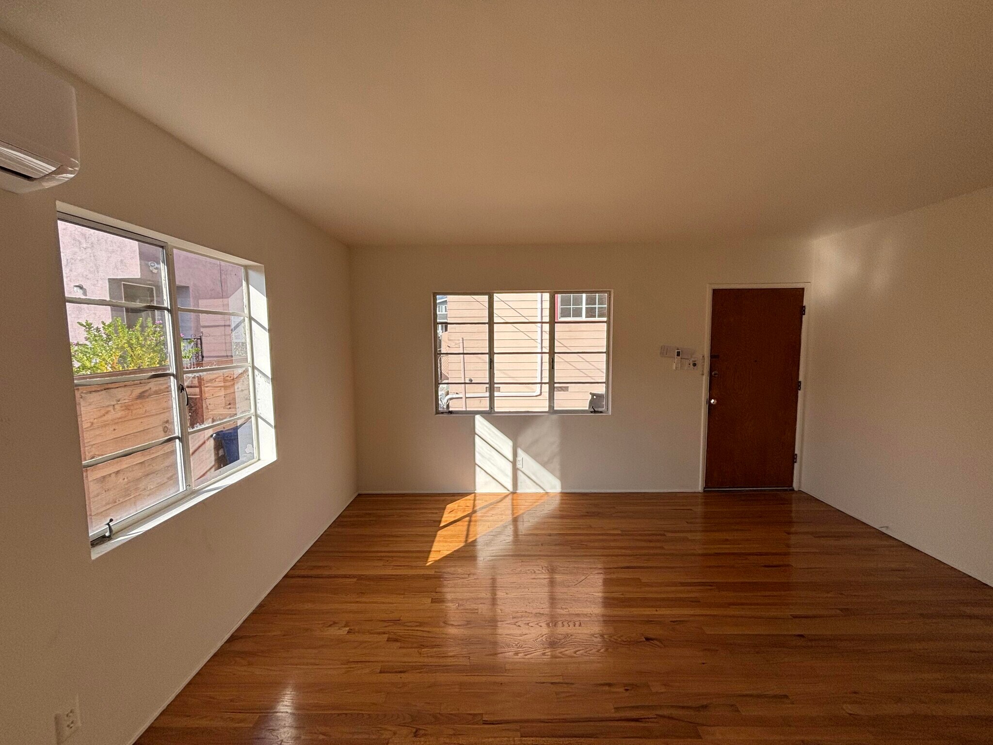 Building Photo - 4616 Kingswell Ave