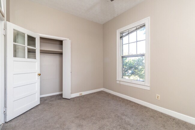 Building Photo - 602 Caswell Ave