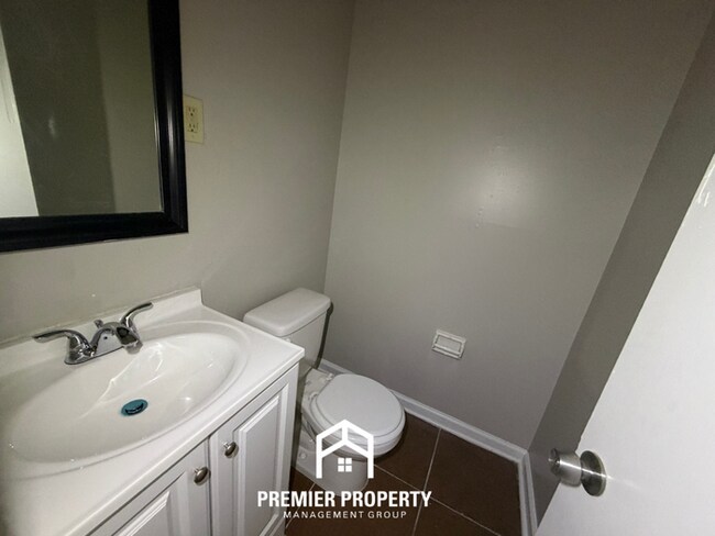 Building Photo - Spacious 3BR Memphis Home w/ Hardwood Floors, Detached Garage & Fenced Yard