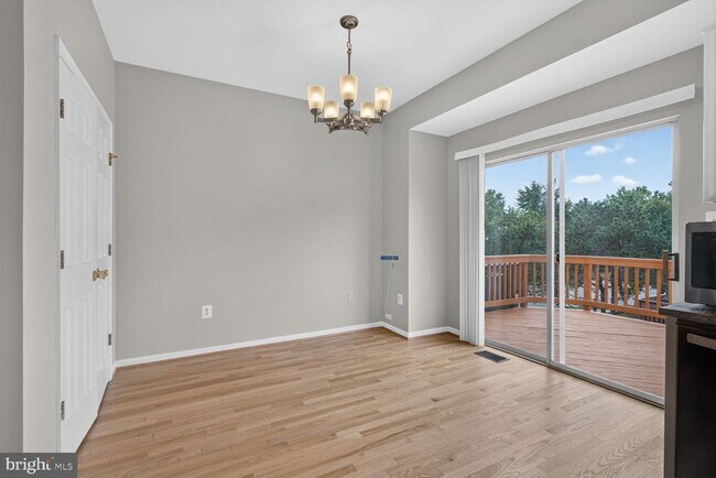Building Photo - 2432 Clover Field Cir