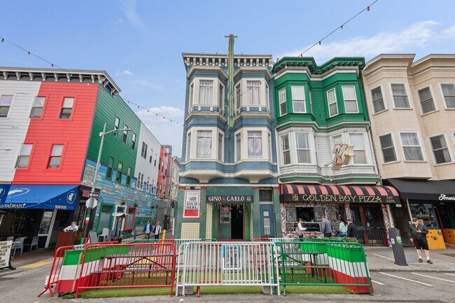 Building Photo - 546 Green St