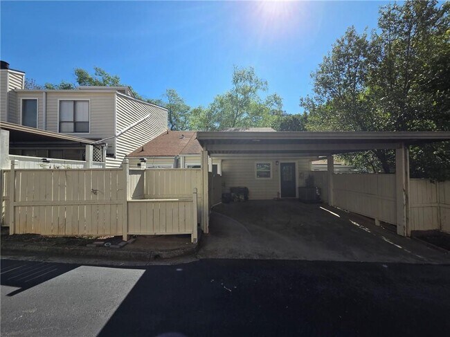 Building Photo - 603 Serramonte Dr