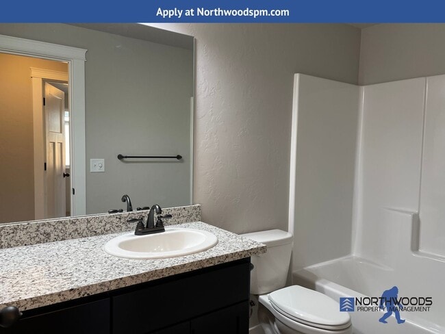 Building Photo - Newer 3 Bedroom 2 Bath Home-Large Fully Fenced Back Yard.