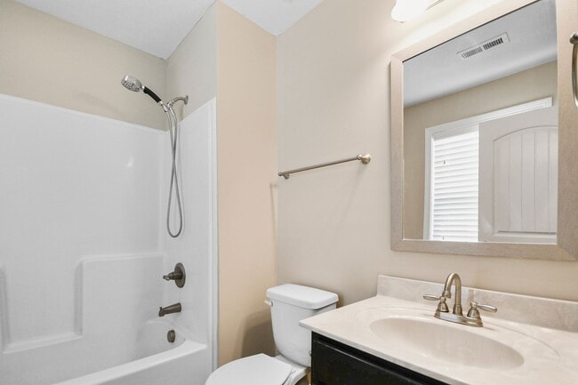 Building Photo - Pet Friendly Four Bedroom with Basement!