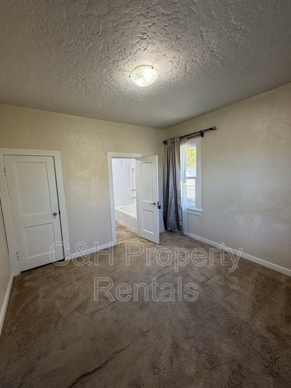 Building Photo - 1230 Broadwater Ave
