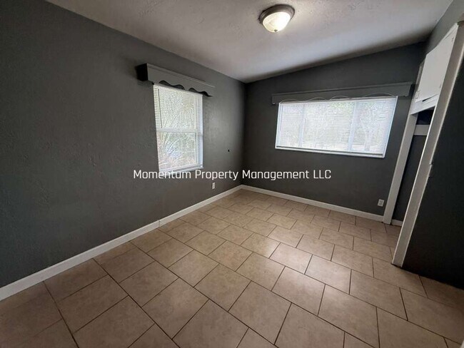 Building Photo - Beautifully Remodeled 2/1 St Pete- ASK ABOUT OUR SPECIAL!