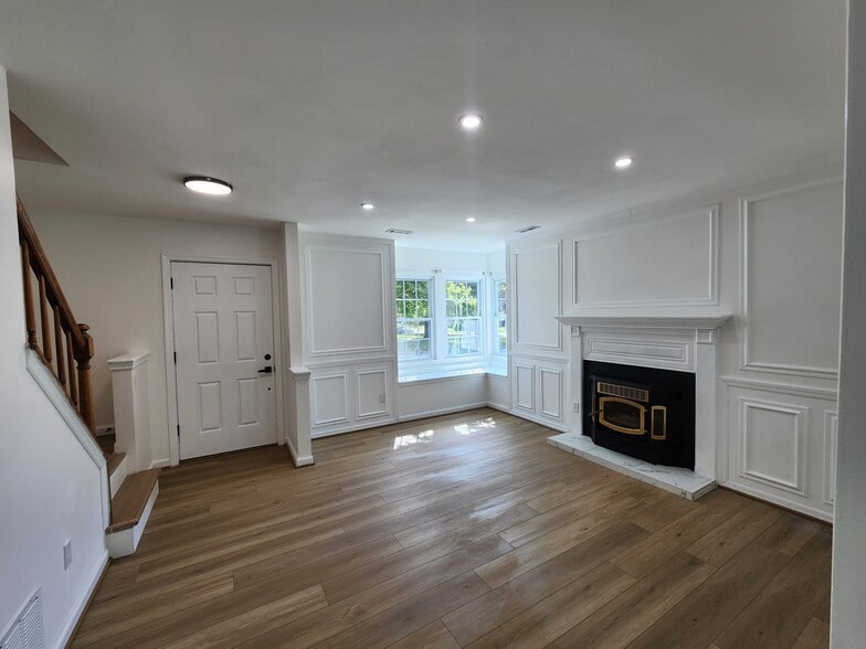 Building Photo - 1206 Caldwell Ct S