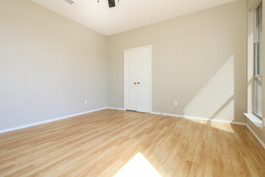 Building Photo - 1108 McKavett Dr