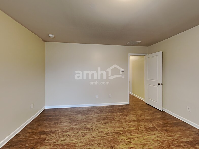 Building Photo - 3525 Mica Cir SE