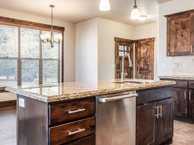 Building Photo - Desirable Black Rock Ridge with Mountain V...