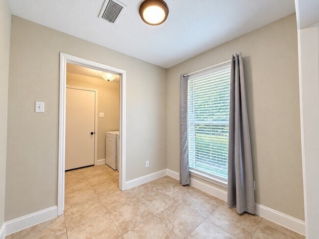 Building Photo - 15531 Mosscove Cir