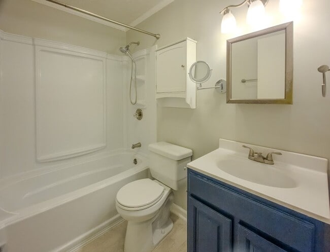 Building Photo - 650 Shadywood Ln