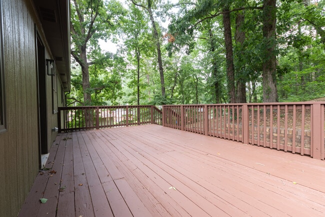 Building Photo - 605 Bonnie Bell Ln