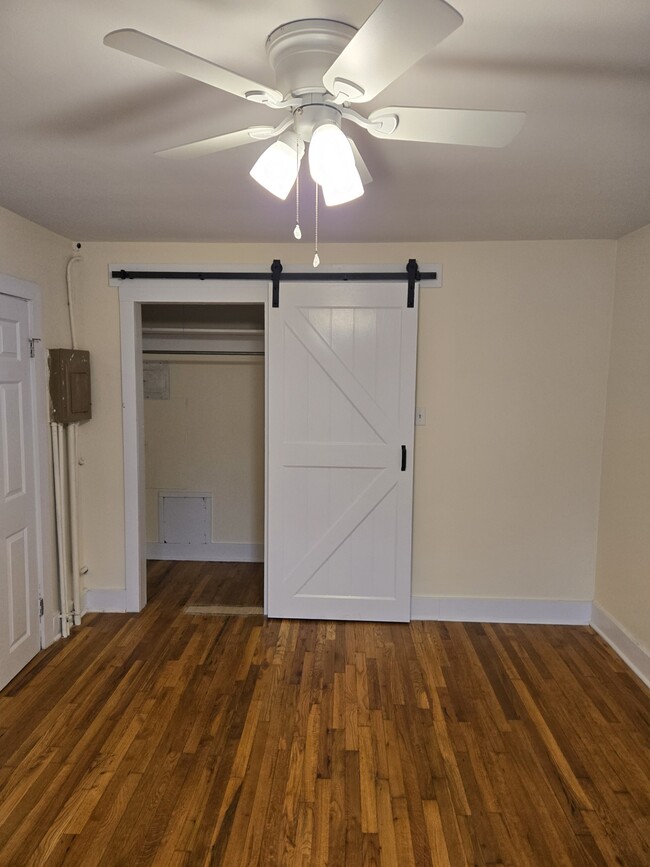 Bedroom w/barndoor closet - 401 North St